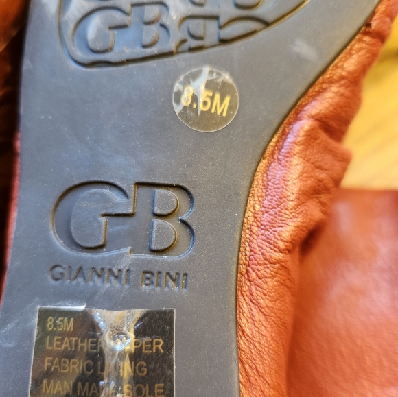 GB GIANNI BINI Three Buckle Ruched Vamp Rust Color Leather Cuffed Ankle Boot 8.5 - Picture 3 of 5